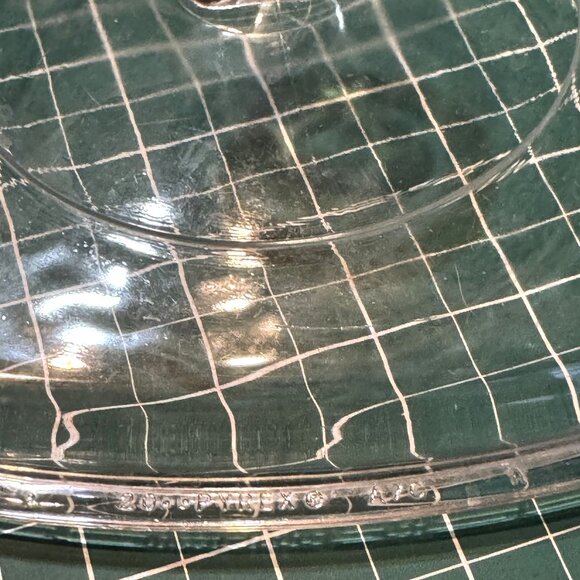 CorningWare Vintage Casserole Dish With Lid 1.5L White & Purple Iris Design Squa - Picture 2 of 6